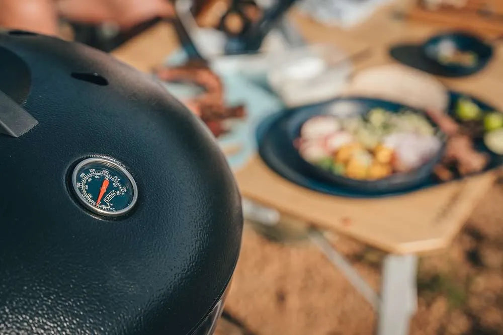 Cadac Carri Chef 40 Dome Lid is black and the material is porcelain-enamelled steel.
